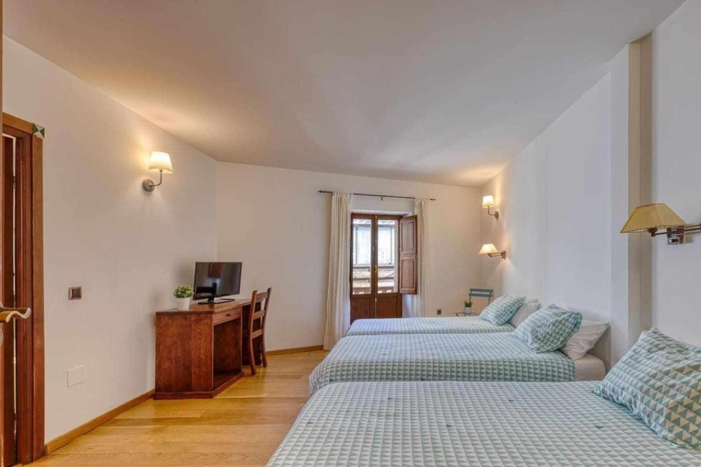Cuesta Del Reloj Guest House Piedralaves Bagian luar foto