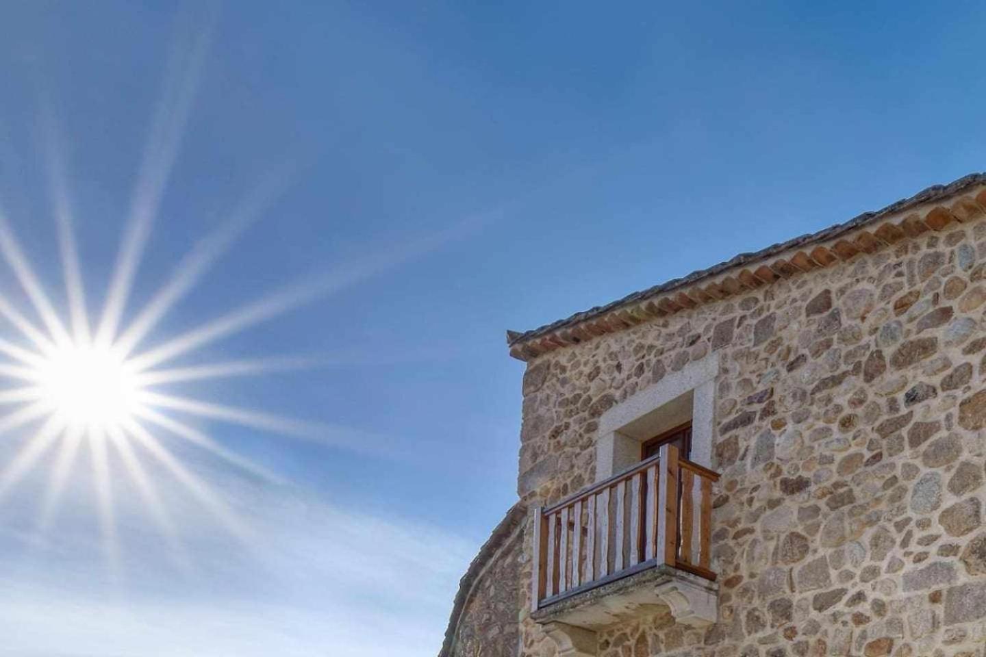 Cuesta Del Reloj Guest House Piedralaves Bagian luar foto