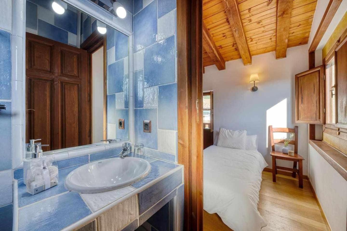 Cuesta Del Reloj Guest House Piedralaves Bagian luar foto