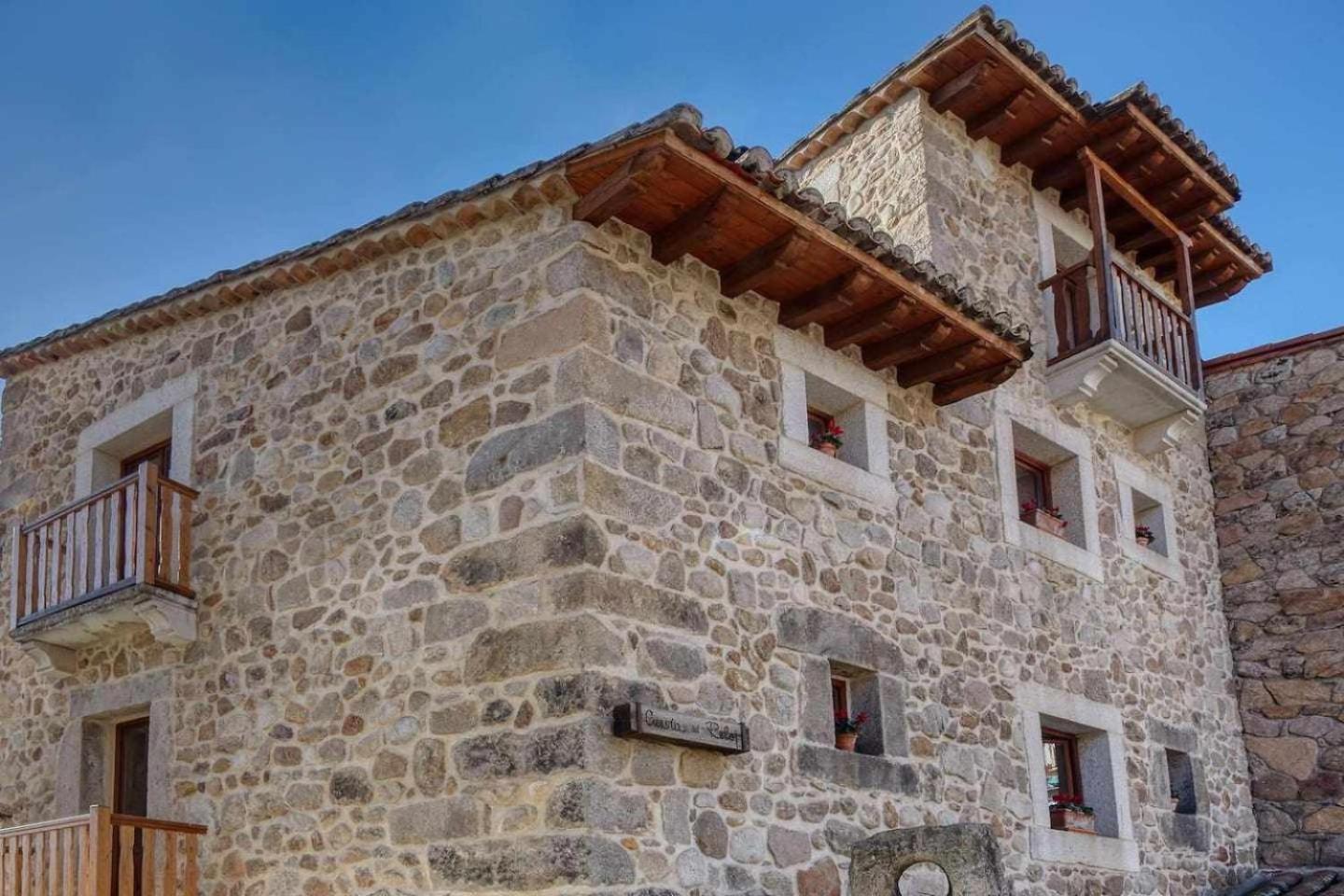 Cuesta Del Reloj Guest House Piedralaves Bagian luar foto