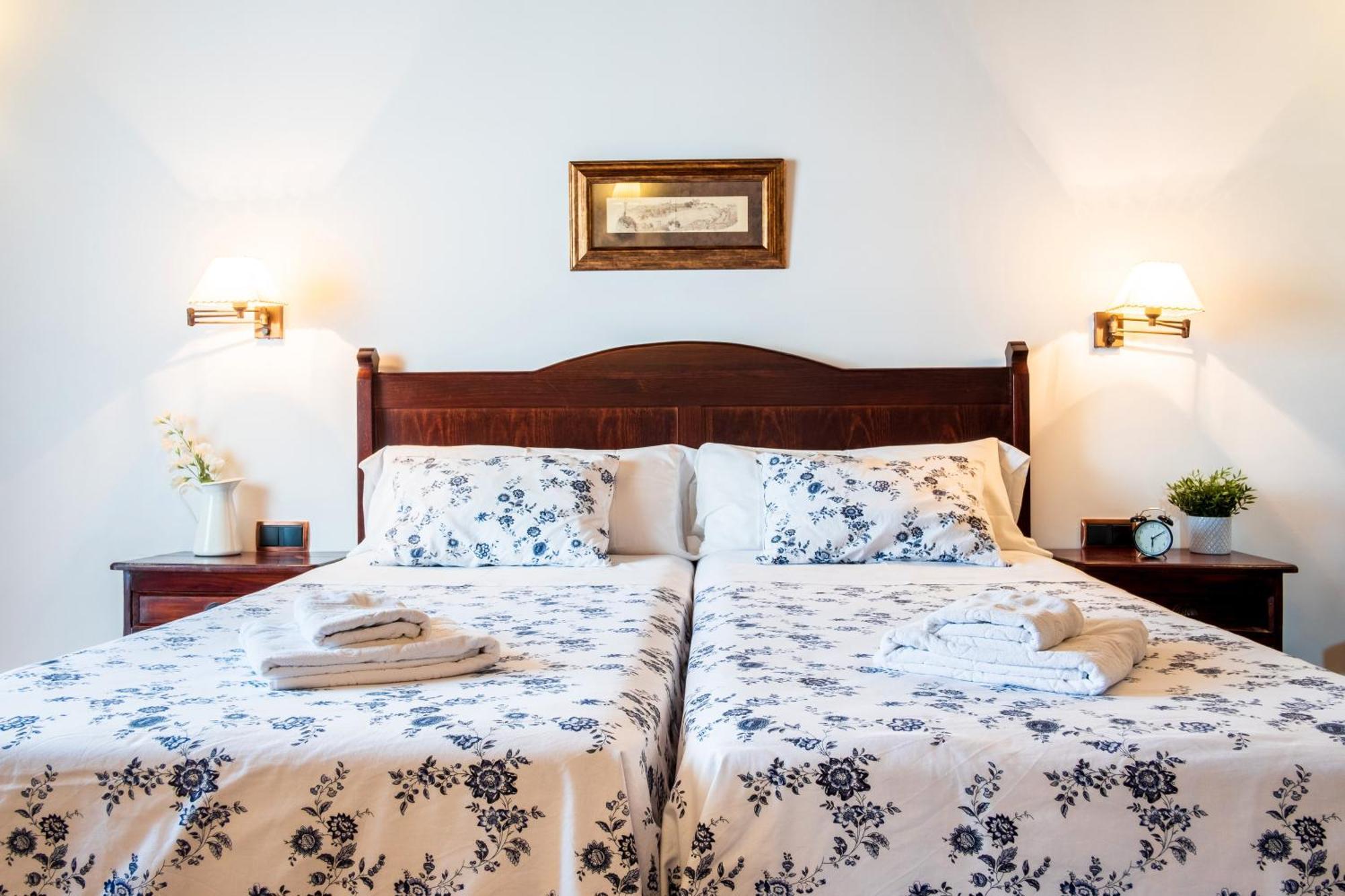 Cuesta Del Reloj Guest House Piedralaves Bagian luar foto