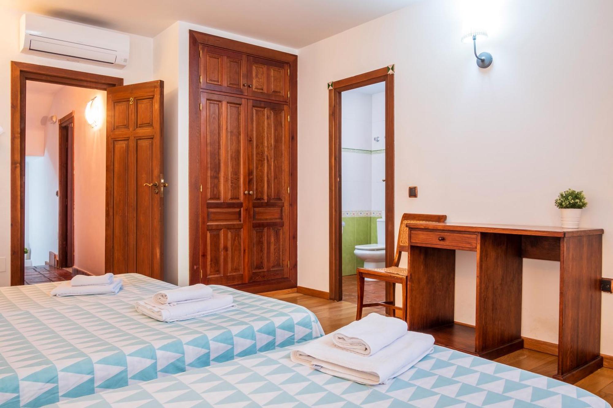 Cuesta Del Reloj Guest House Piedralaves Bagian luar foto