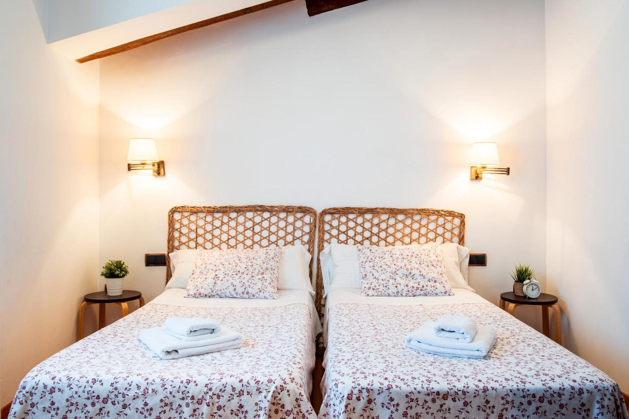 Cuesta Del Reloj Guest House Piedralaves Bagian luar foto