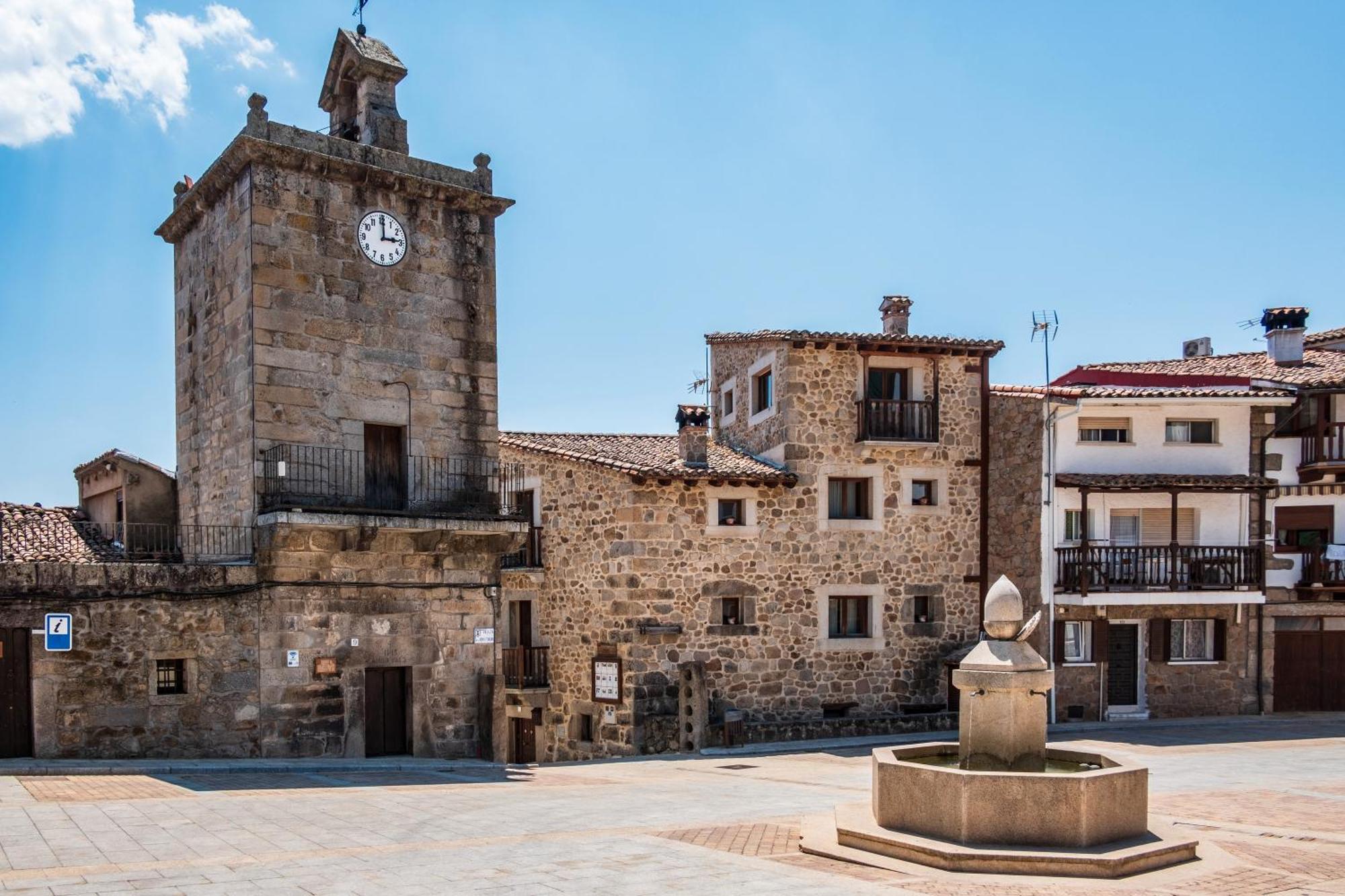 Cuesta Del Reloj Guest House Piedralaves Bagian luar foto