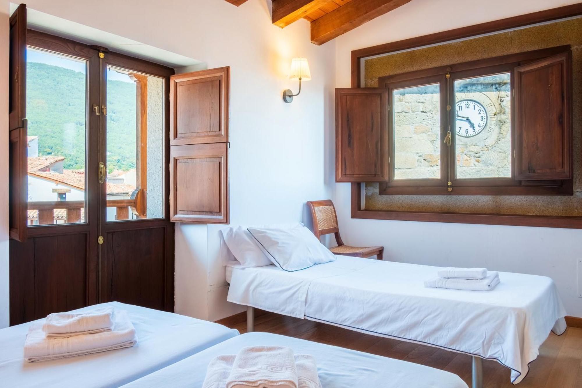 Cuesta Del Reloj Guest House Piedralaves Bagian luar foto