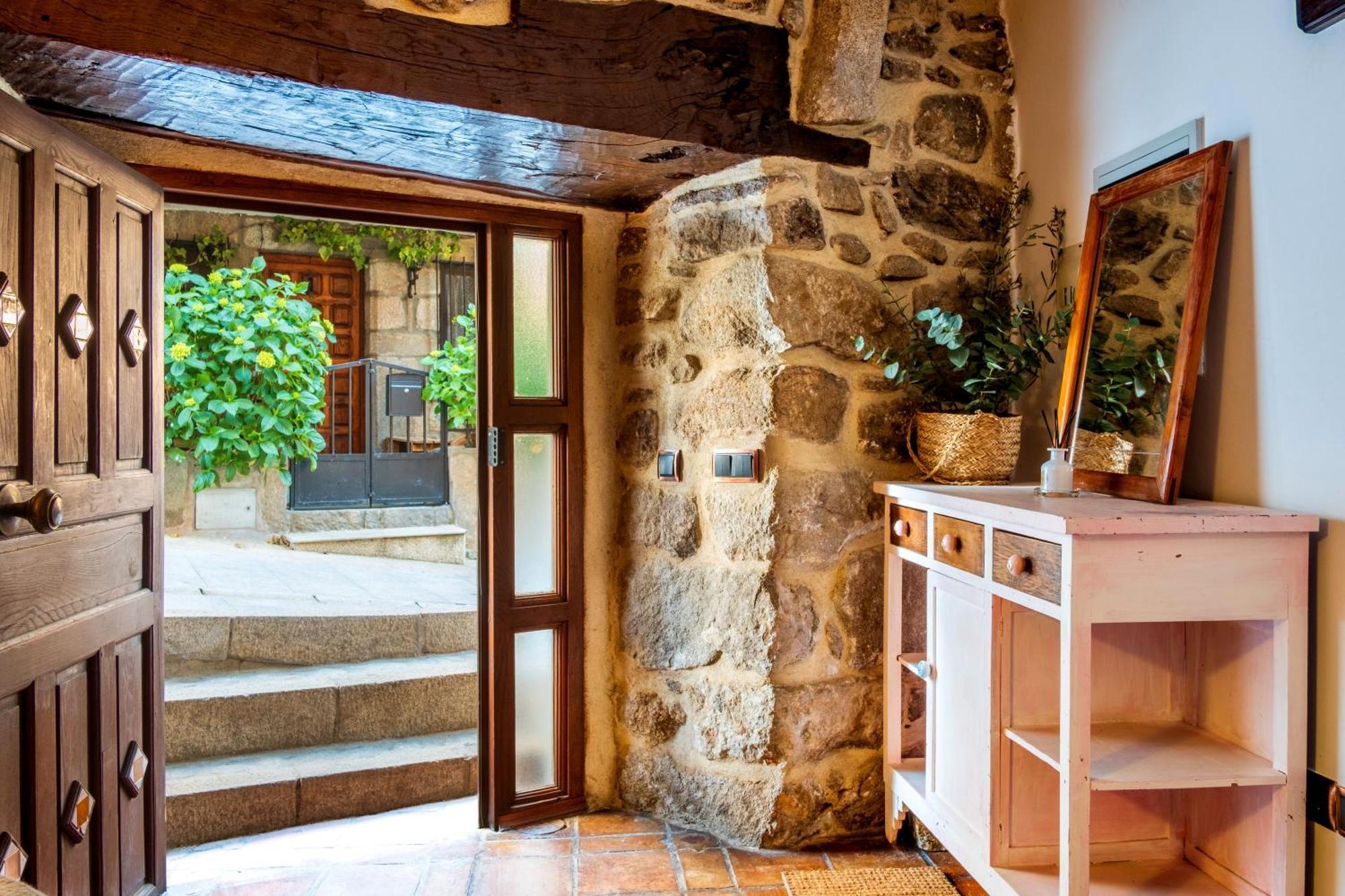 Cuesta Del Reloj Guest House Piedralaves Bagian luar foto